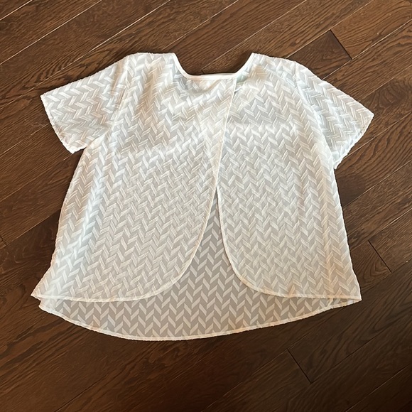 Le Lis Irvin Embellished Neckline Blouse- NWT - Picture 5 of 6